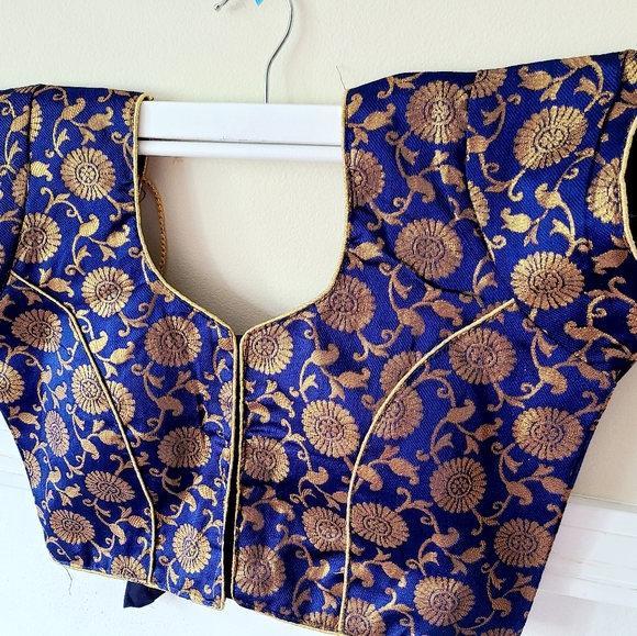 New boutique navy blue blouse - Picture 2 of 4
